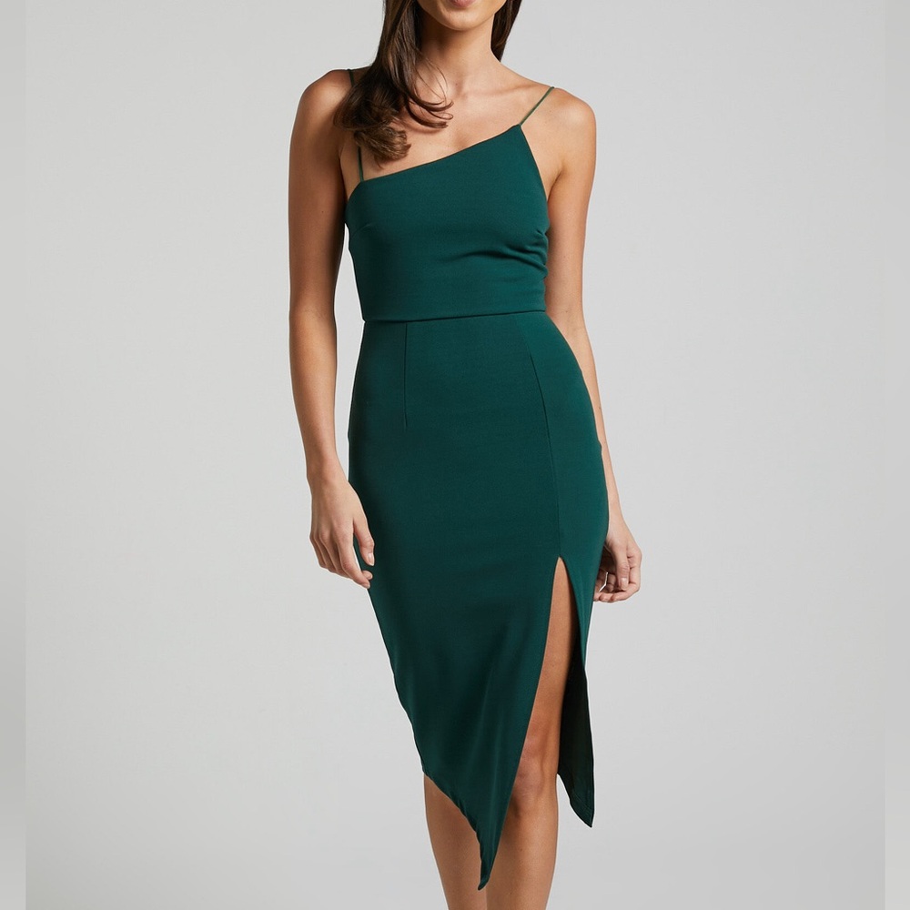 Gianni Bini one shoulder green cocktail dress. Wore once to a wedding.